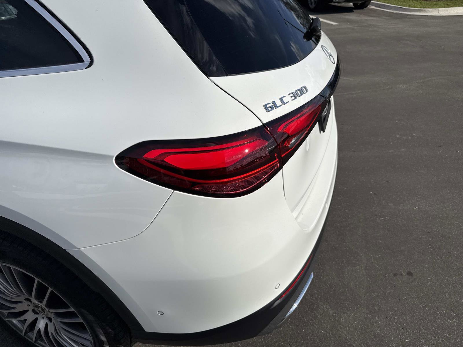 Used 2025 Mercedes-Benz GLC 300 image 11