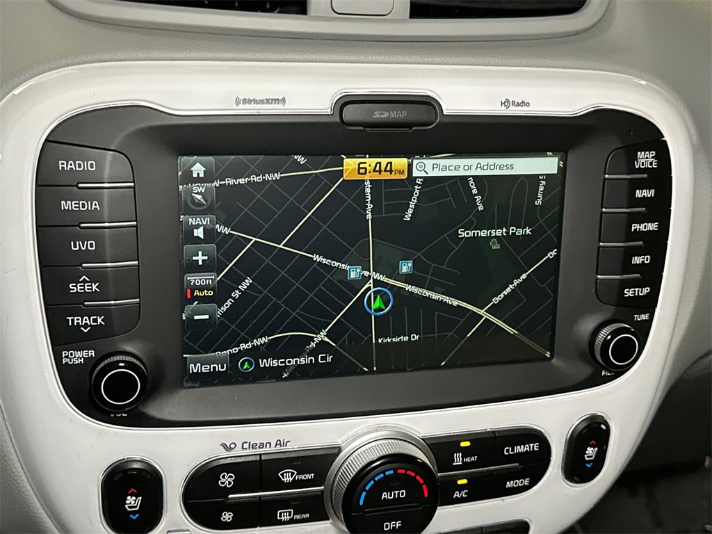 Used 2018 Kia Soul EV + w/ Sun & Fun Package image 26