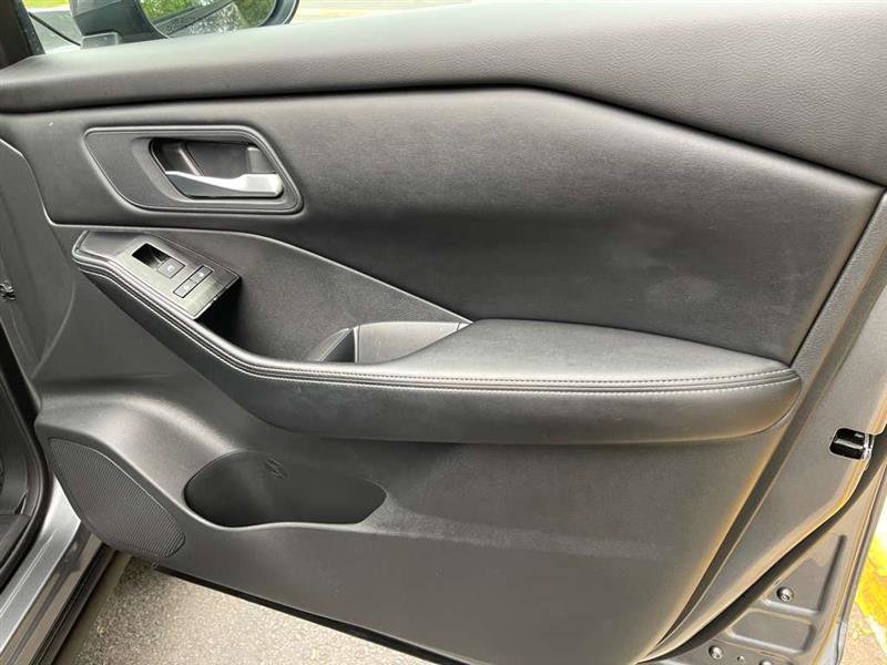 Used 2024 Nissan Rogue SV image 82