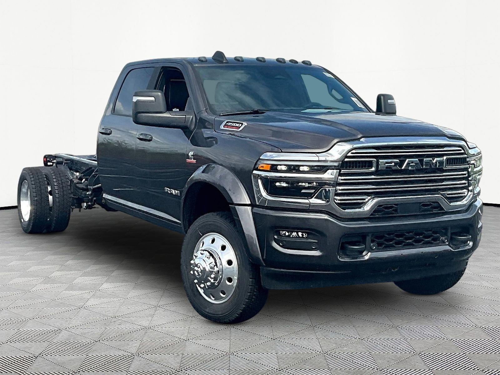 New 2026 RAM 4500 4x4 Crew Cab DRW w/ Laramie Trim Package image 2