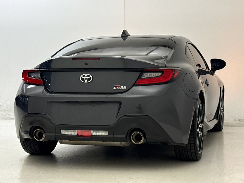 Used 2022 Toyota GR86 RWD image 9
