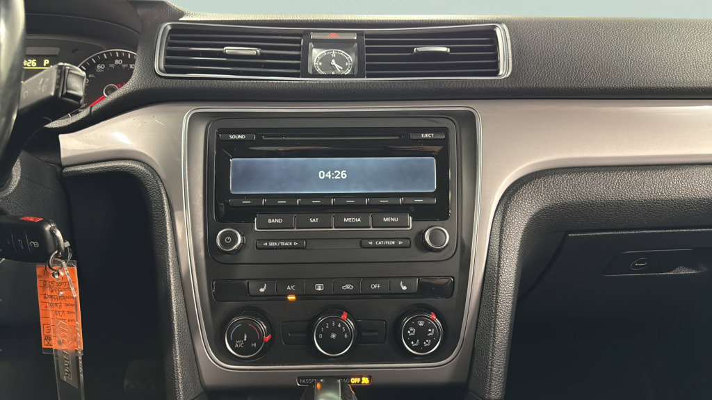 Used 2015 Volkswagen Passat 1.8T Wolfsburg Edition image 33