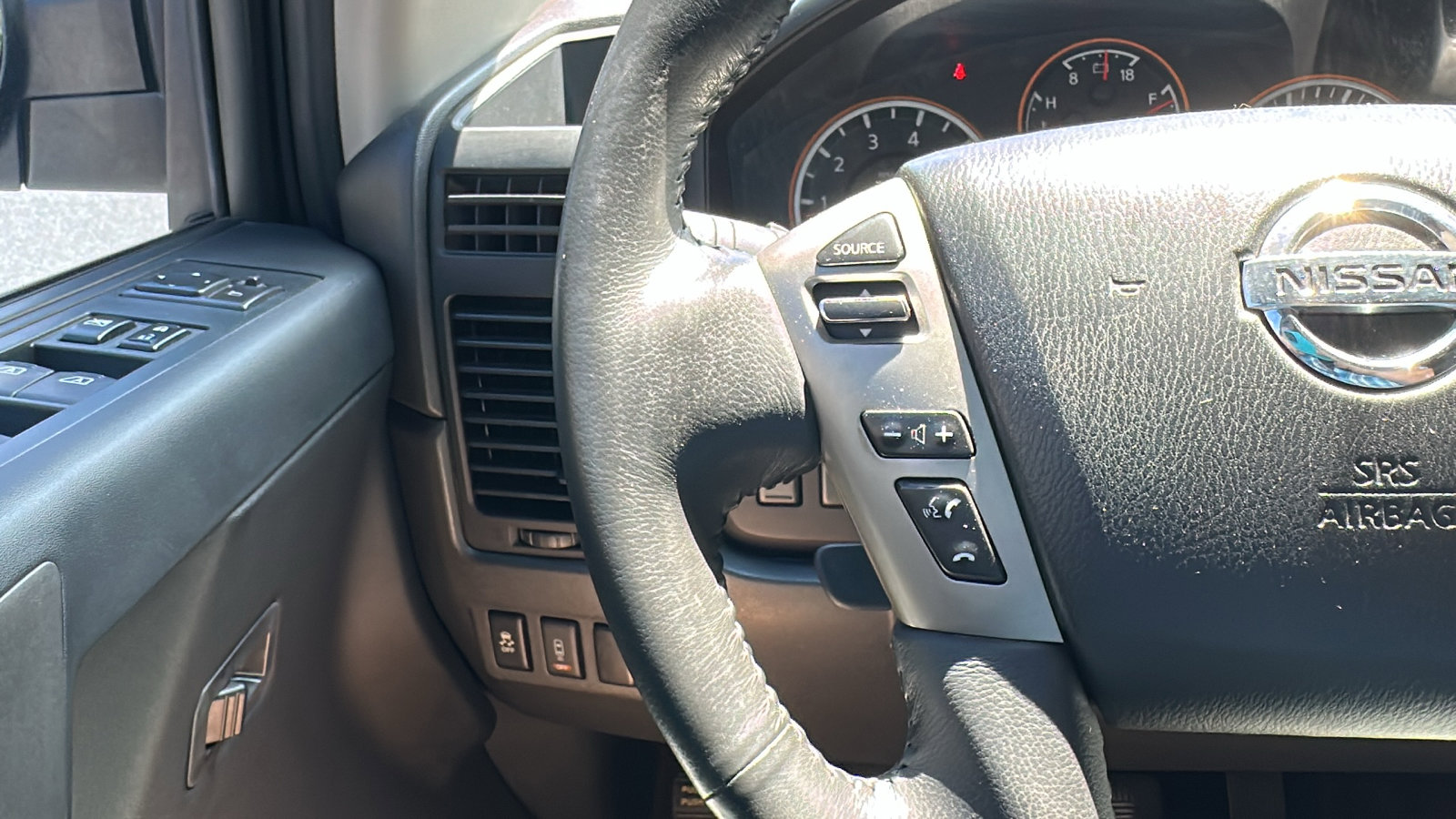 Used 2014 Nissan Titan SV image 16