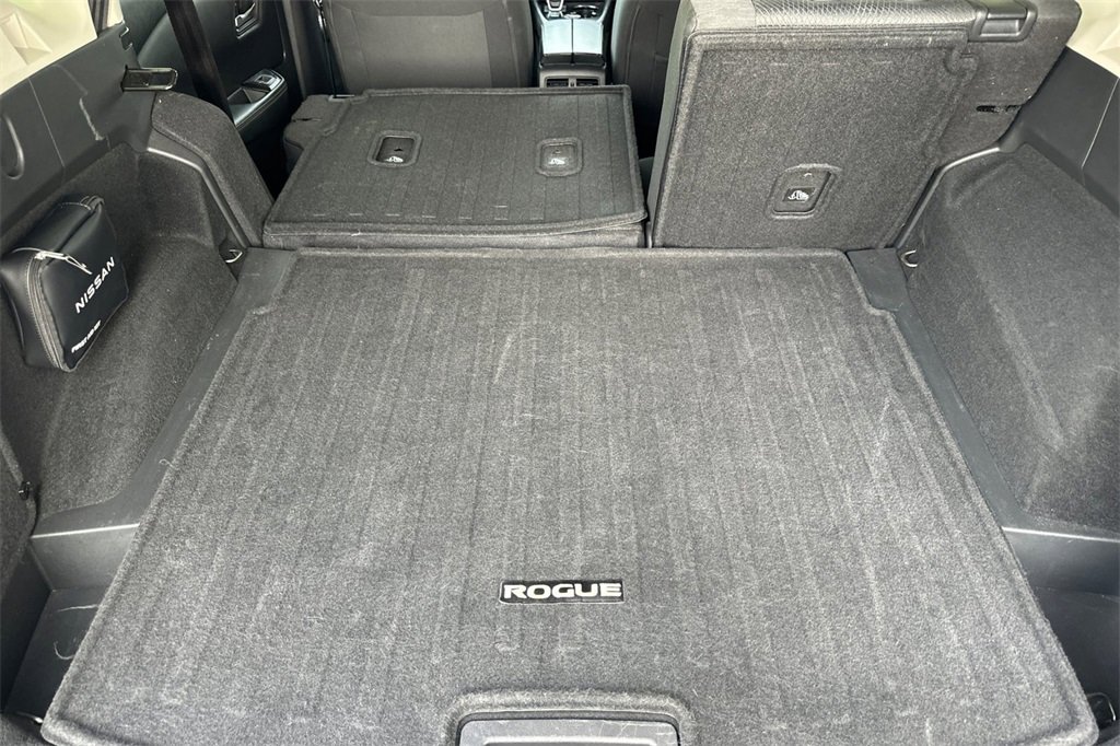 Used 2025 Nissan Rogue SV image 16