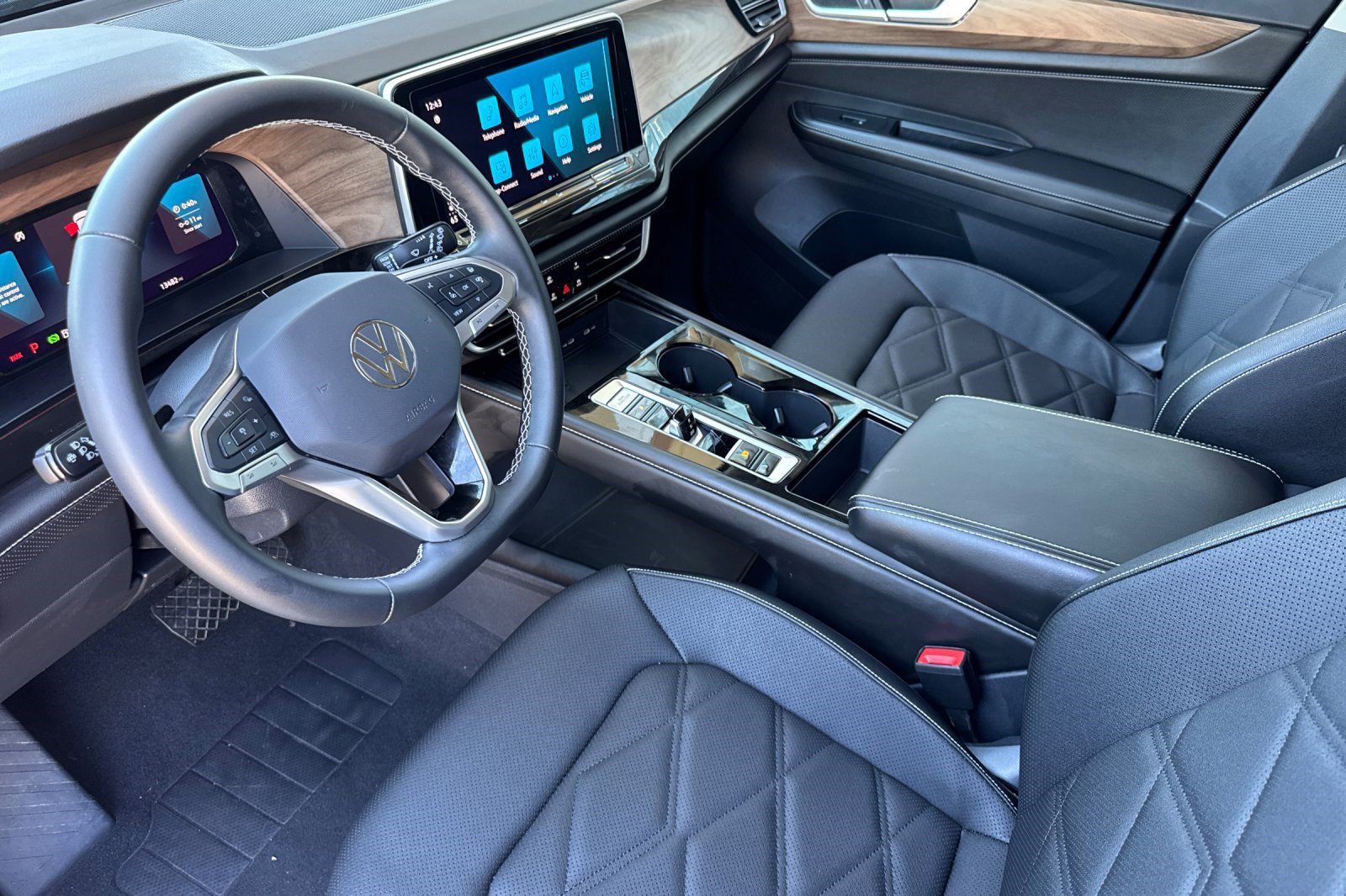 Used 2026 Volkswagen Atlas SE AWD/4WD image 4