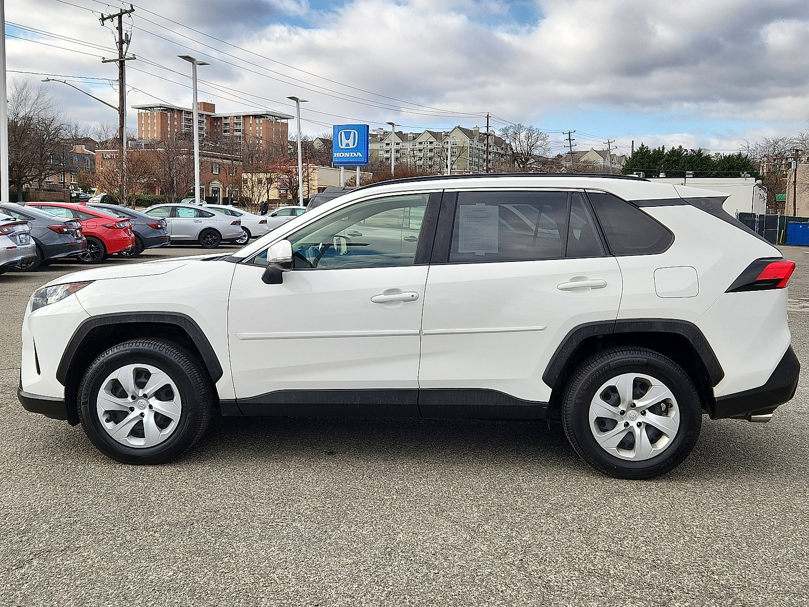 Used 2019 Toyota RAV4 LE image 7
