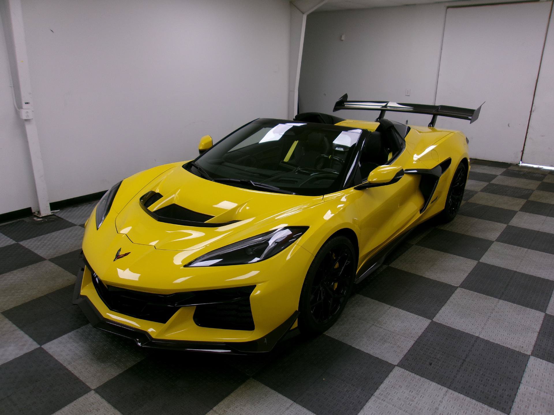 New 2026 Chevrolet Corvette ZR1 w/ ZR1 Carbon Fiber Aero Package RWD image 1