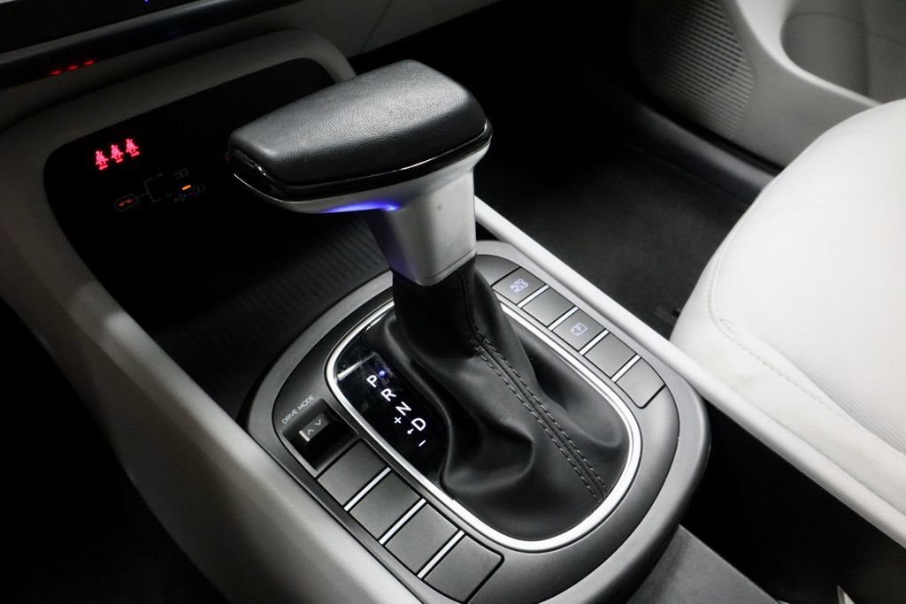 Certified 2025 Hyundai Kona SEL FWD image 31