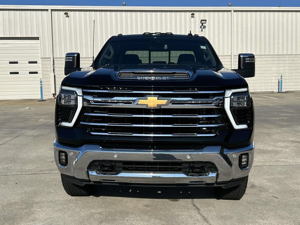 Used 2025 Chevrolet Silverado 2500 LTZ w/ LTZ Convenience Package AWD/4WD image 8