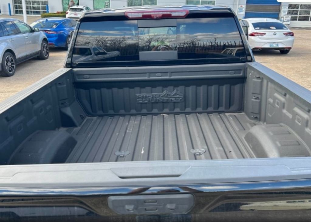 Used 2024 Chevrolet Silverado 2500 High Country w/ Midnight Edition image 9