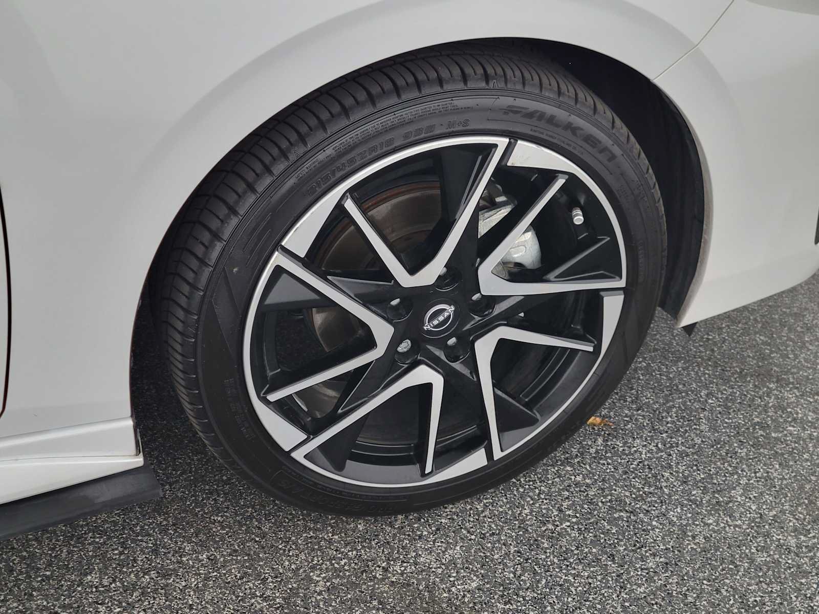 Used 2024 Nissan Sentra SR FWD image 17