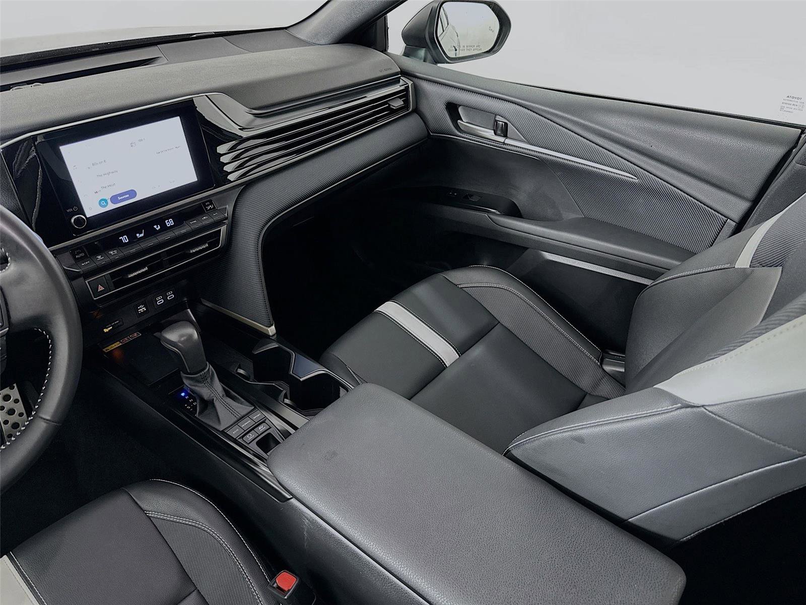 Used 2025 Toyota Camry SE image 29