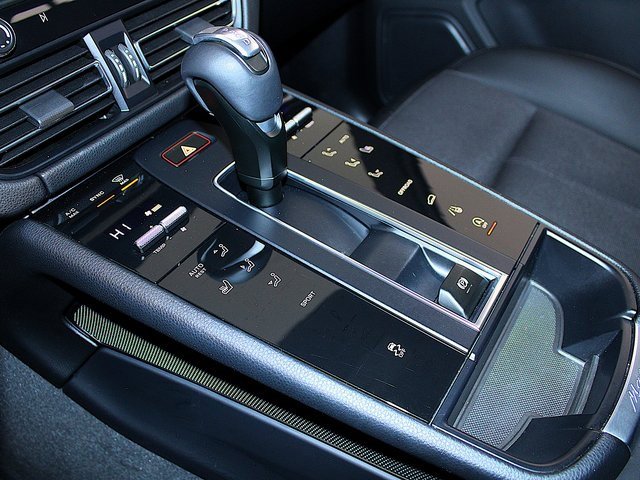 Used 2023 Porsche Macan image 14