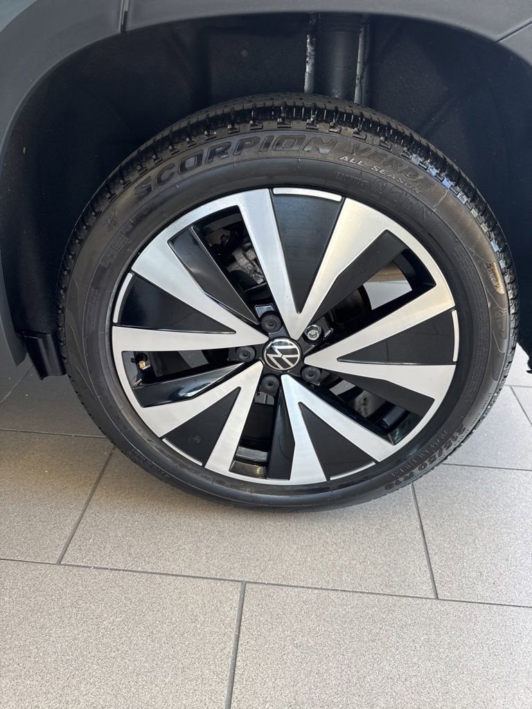 Certified 2022 Volkswagen Taos SE w/ Driver Assistance Package FWD image 18