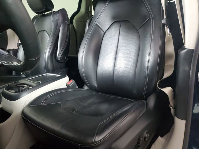 Used 2022 Chrysler Pacifica Touring-L image 17