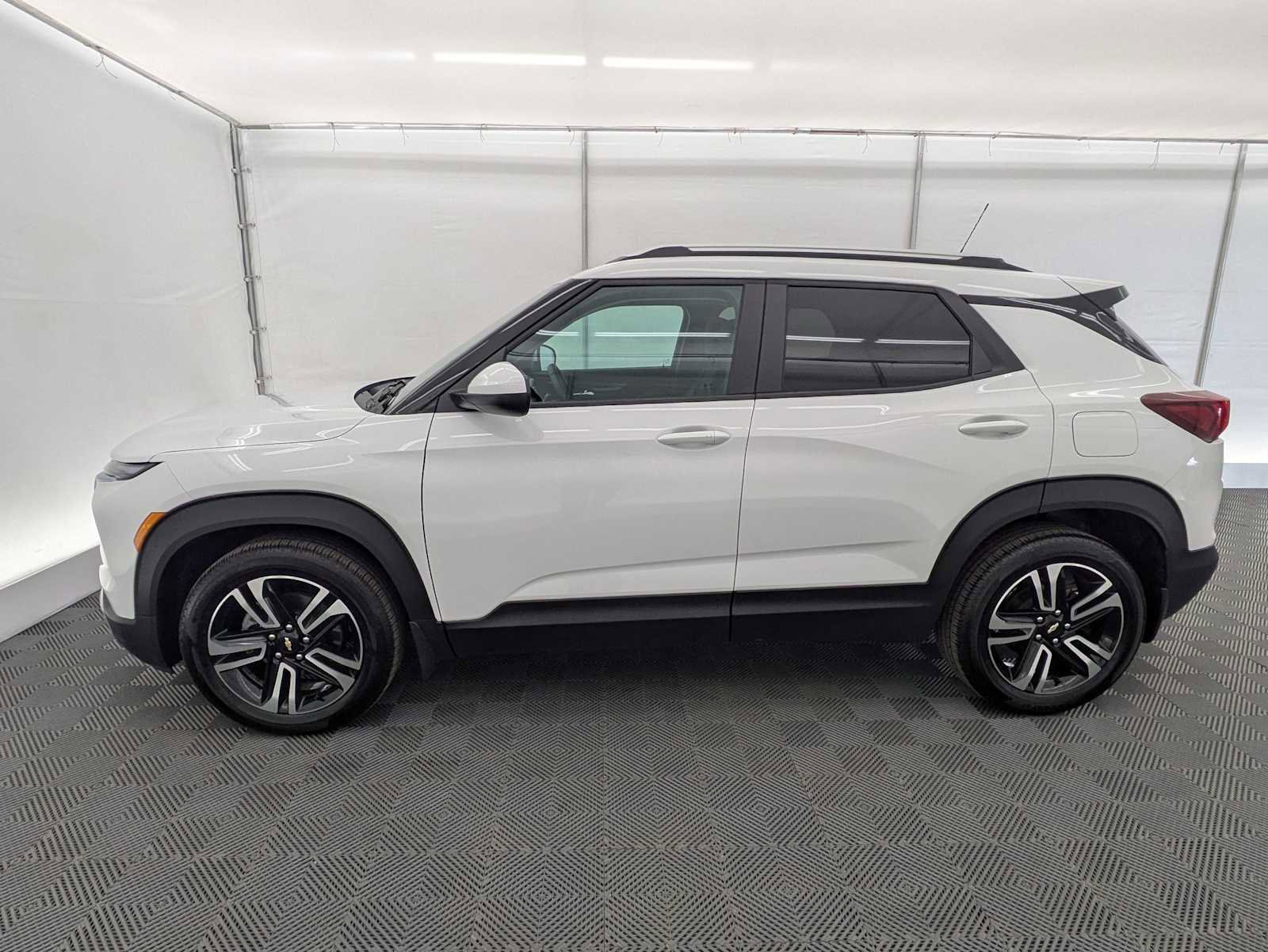 New 2025 Chevrolet TrailBlazer LT w/ LT Cold Weather Package image 3