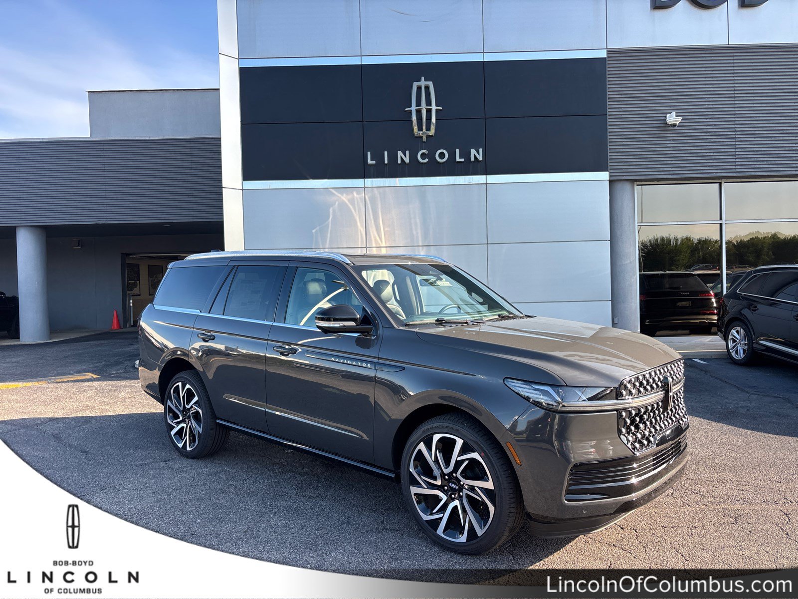 New 2027 Lincoln Navigator Black Label AWD/4WD image 1