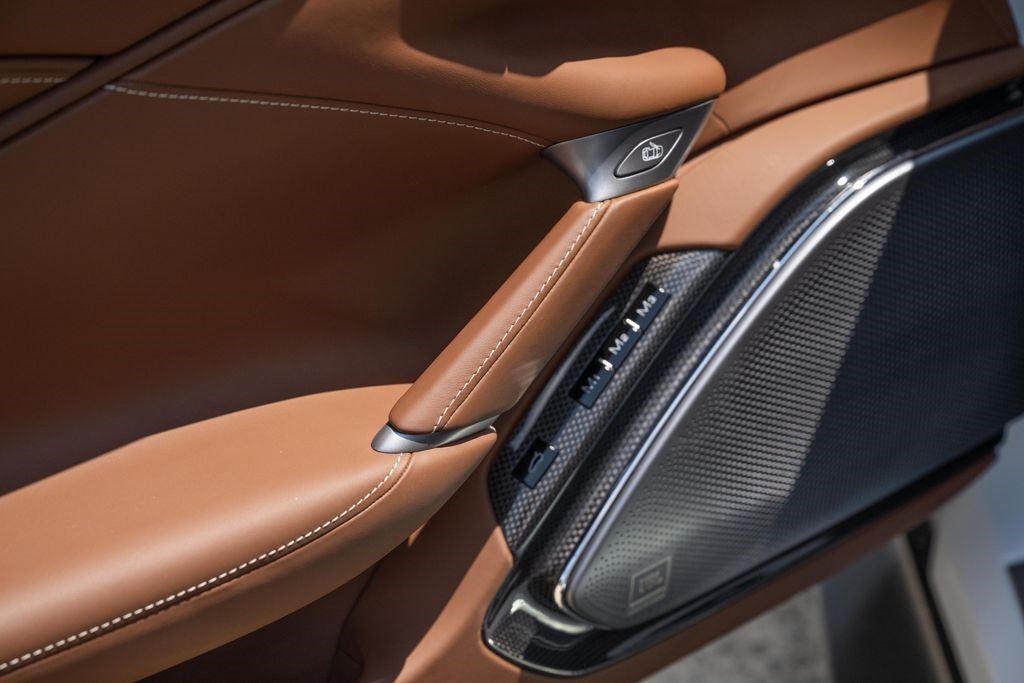 Used 2024 Ferrari Roma Spider RWD image 31