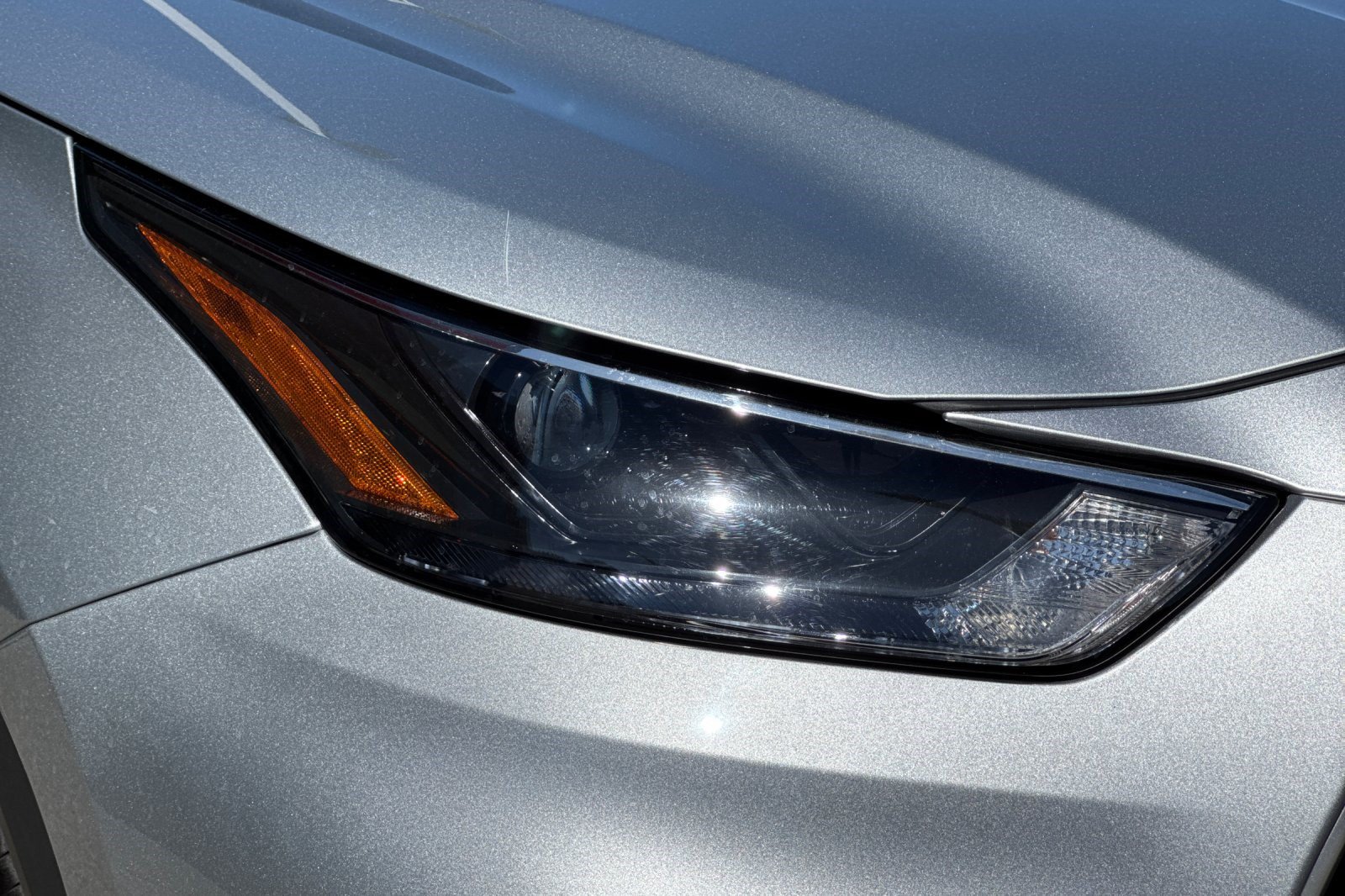 Used 2022 Toyota Highlander XLE AWD/4WD image 12