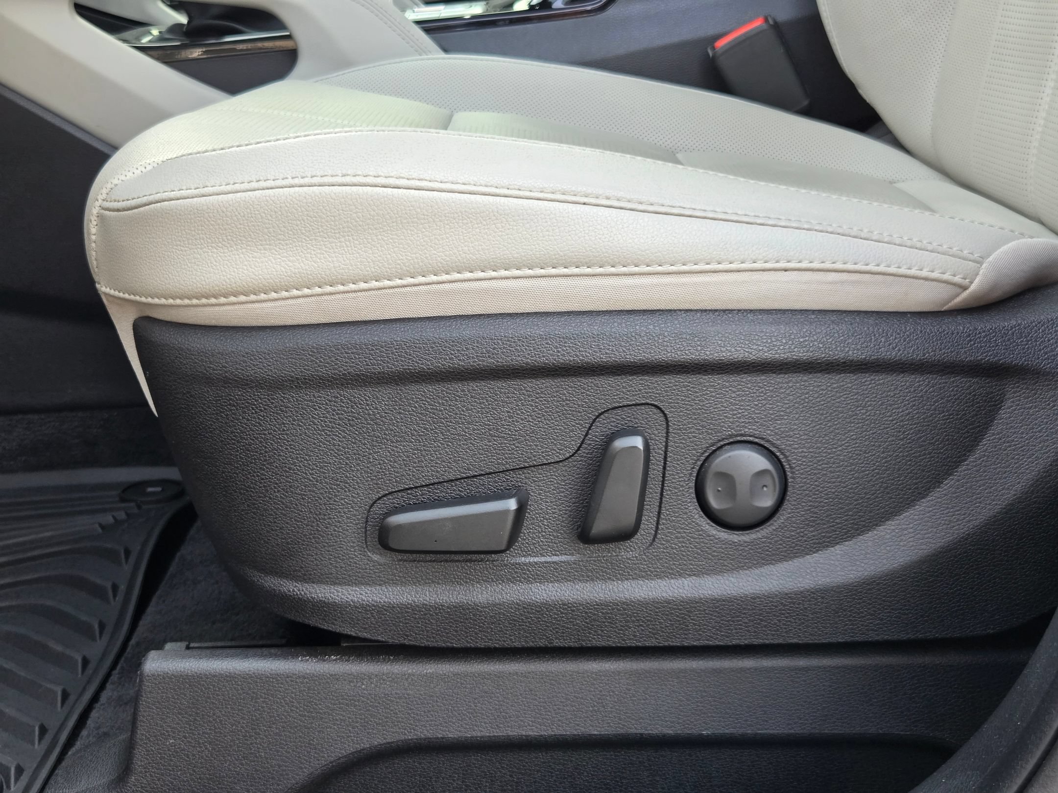 Used 2025 Kia Telluride EX w/ EX Captain's Chair Package FWD image 23