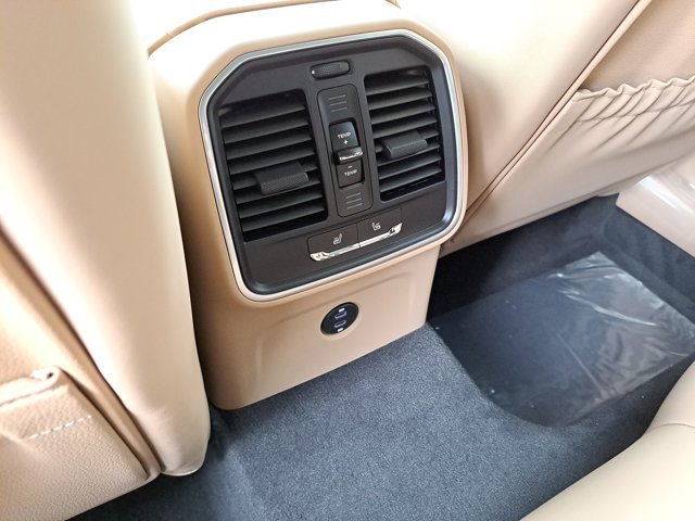 New 2026 Porsche Macan image 18
