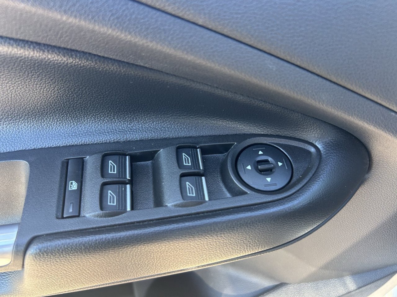 Used 2019 Ford Escape Titanium AWD/4WD image 33