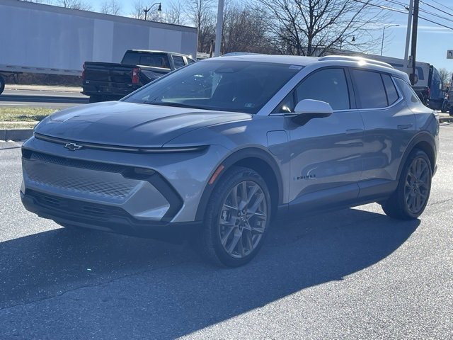 New 2026 Chevrolet Equinox EV LT w/ LPO, Tech Bronze Package image 3