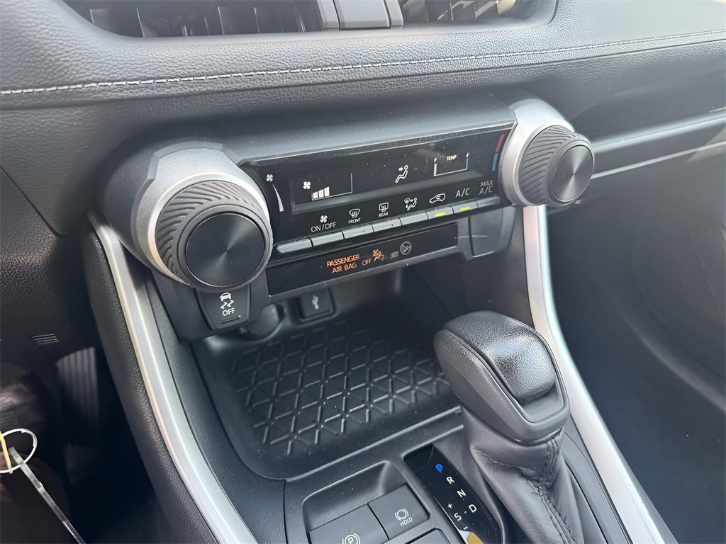 Used 2022 Toyota RAV4 LE image 33