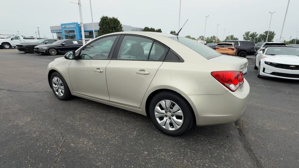 Used 2013 Chevrolet Cruze LS FWD image 6
