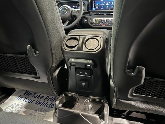 Used 2025 Jeep Gladiator Rubicon w/ Convenience Group image 20