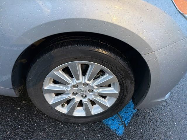 Used 2015 Toyota Sienna XLE w/ XLE Navigation Package image 14