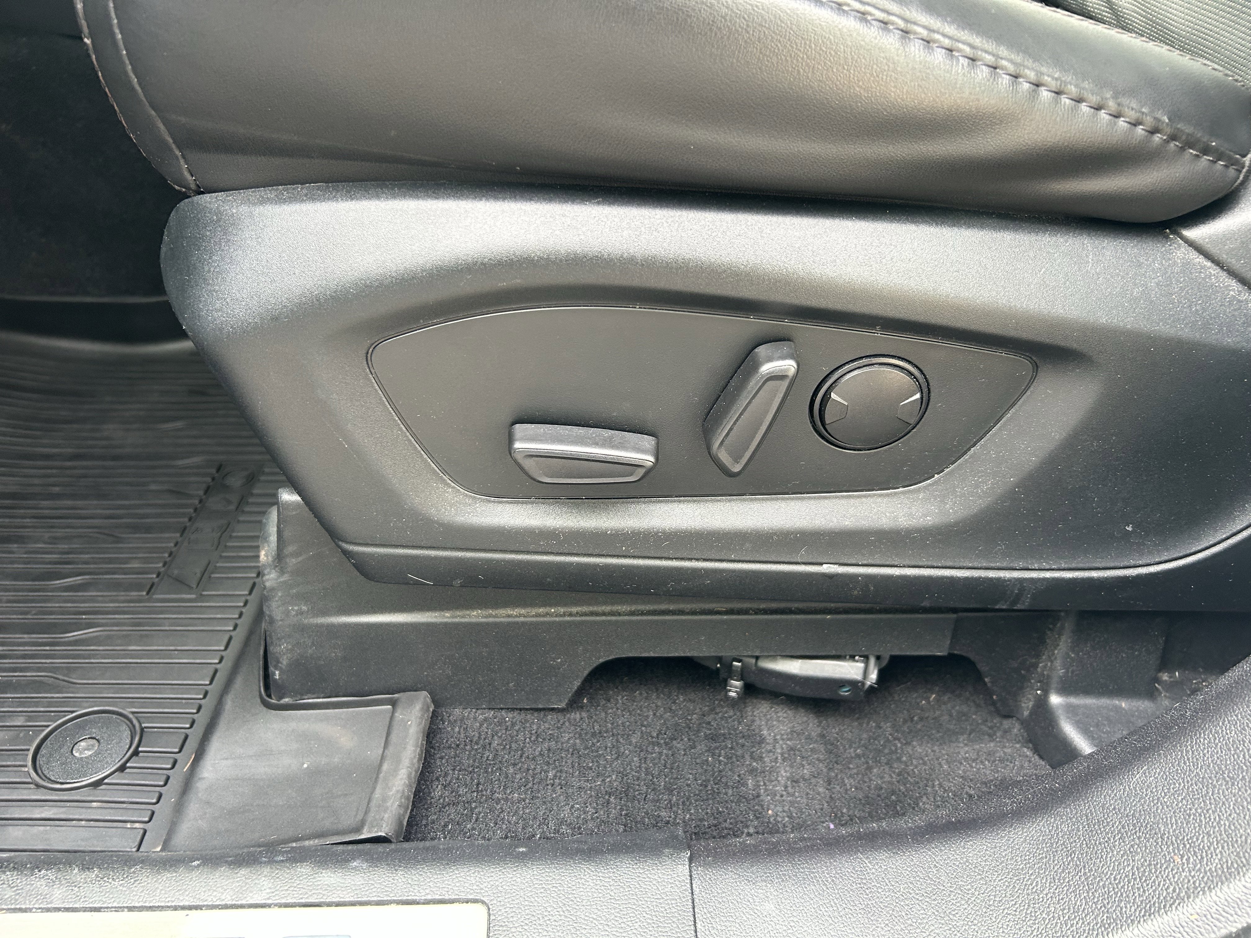 Used 2022 Ford Explorer Platinum w/ Equipment Group 601A image 21
