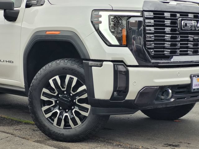Used 2024 GMC Sierra 3500 Denali Ultimate AWD/4WD image 4