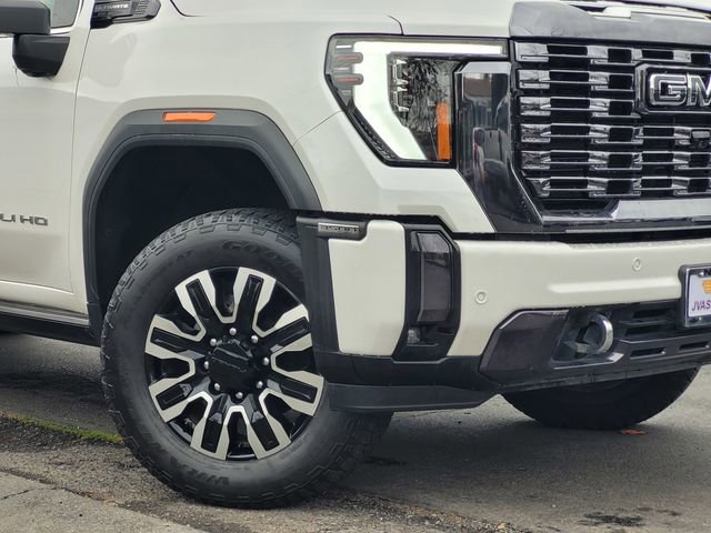 Used 2024 GMC Sierra 3500 Denali Ultimate AWD/4WD image 4