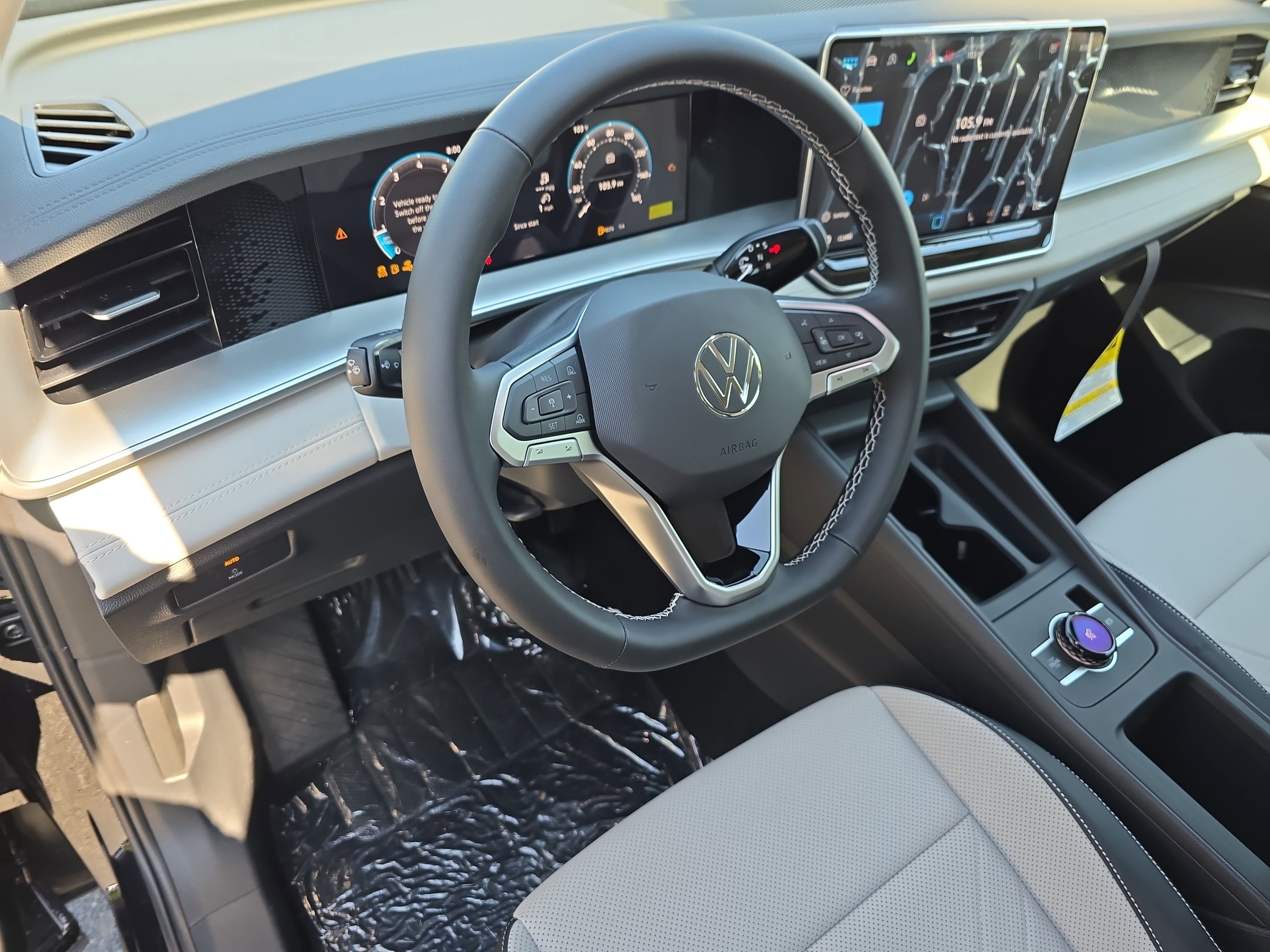 New 2026 Volkswagen Tiguan SE FWD image 16