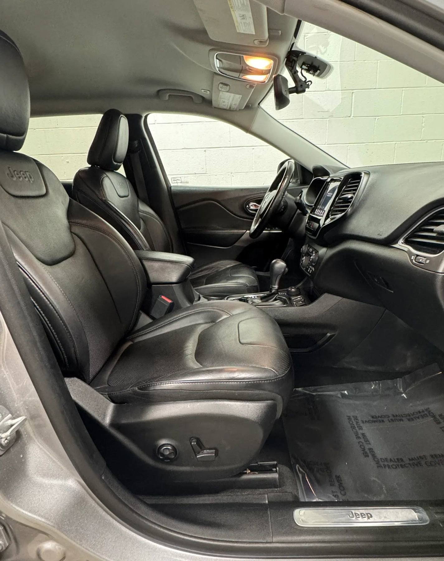 Used 2019 Jeep Cherokee Limited image 22