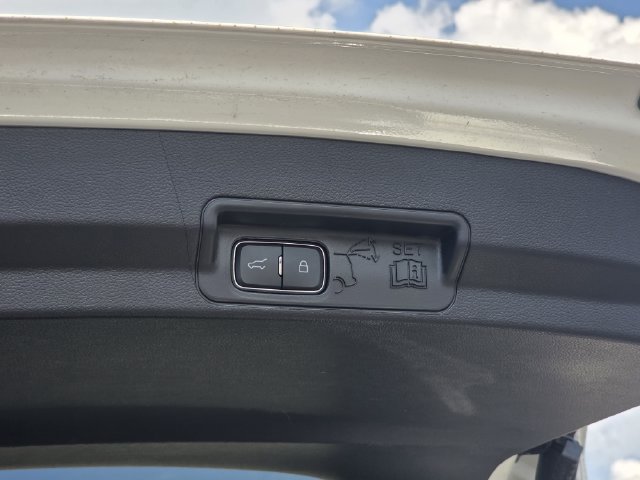 Used 2021 Ford Explorer XLT w/ Equipment Group 202A AWD/4WD image 33