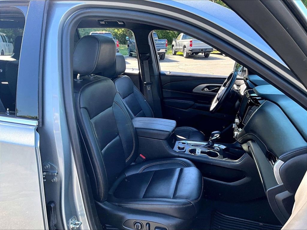 Used 2023 Chevrolet Traverse LT w/ LT Premium Package AWD/4WD image 11