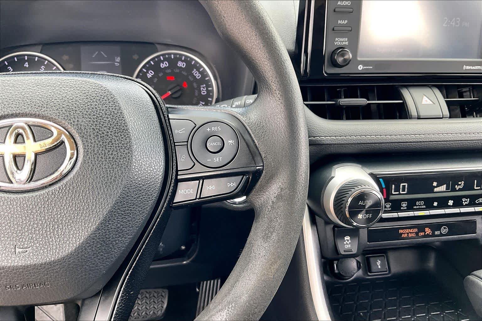 Used 2021 Toyota RAV4 XLE w/ Convenience Package FWD image 21