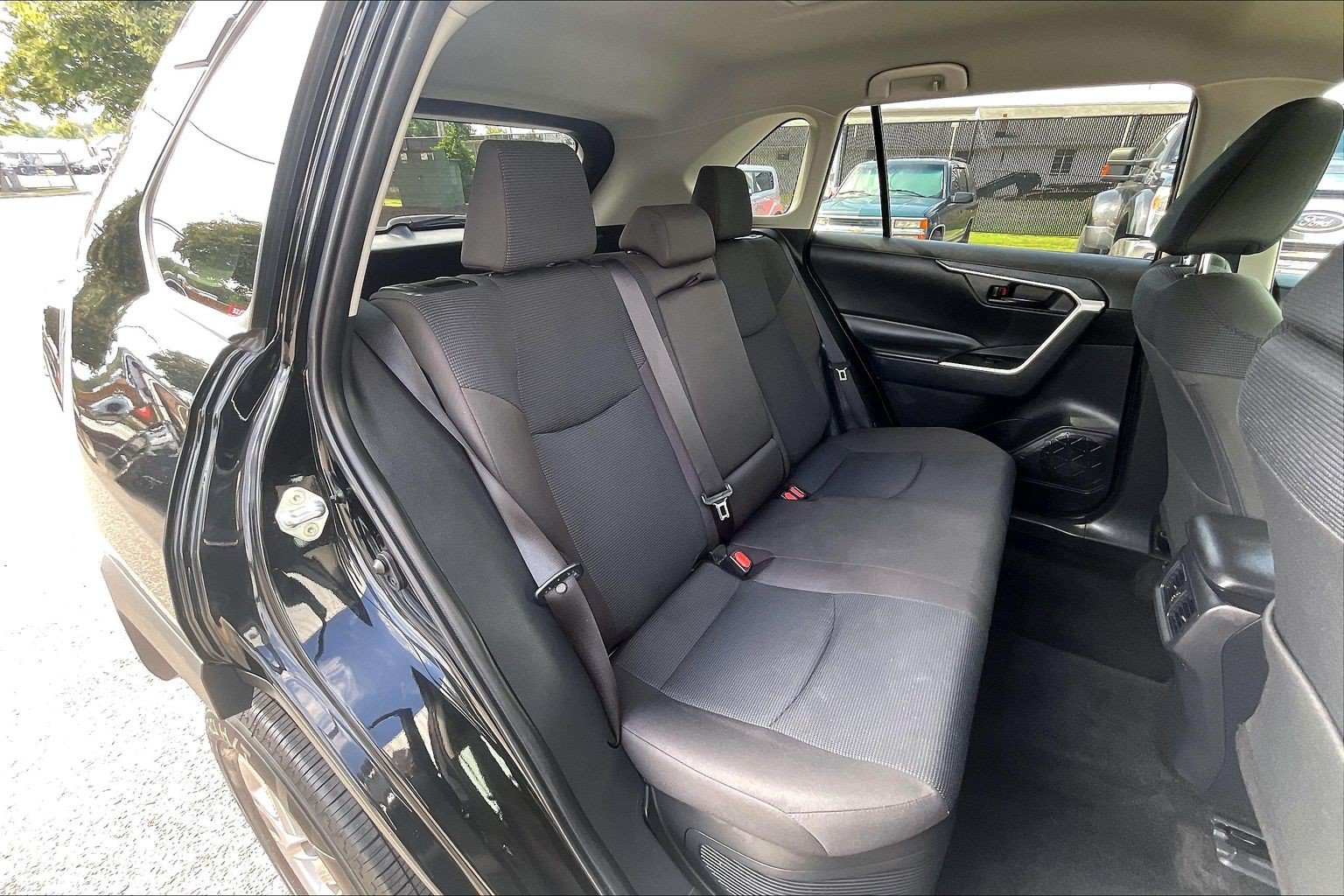 Used 2025 Toyota RAV4 LE AWD/4WD image 31
