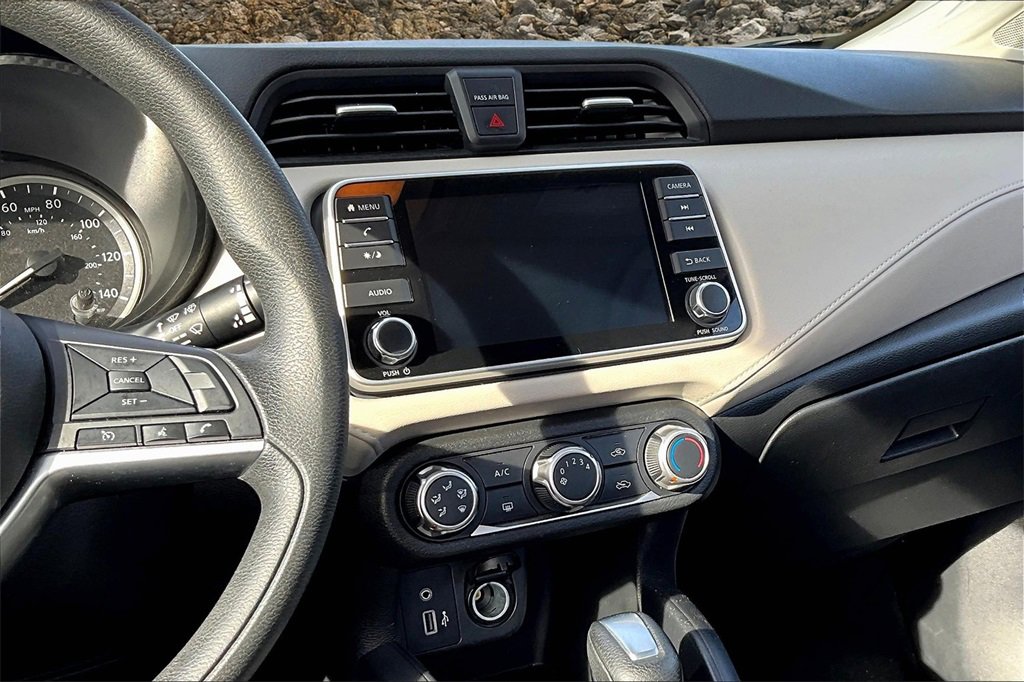 Used 2021 Nissan Versa SV image 6