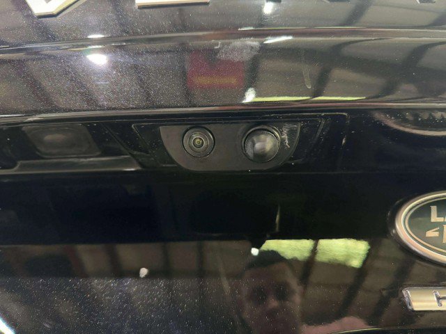 Used 2017 Land Rover Discovery HSE image 15