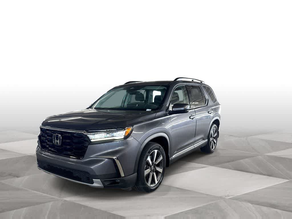 Used 2024 Honda Pilot Touring image 4