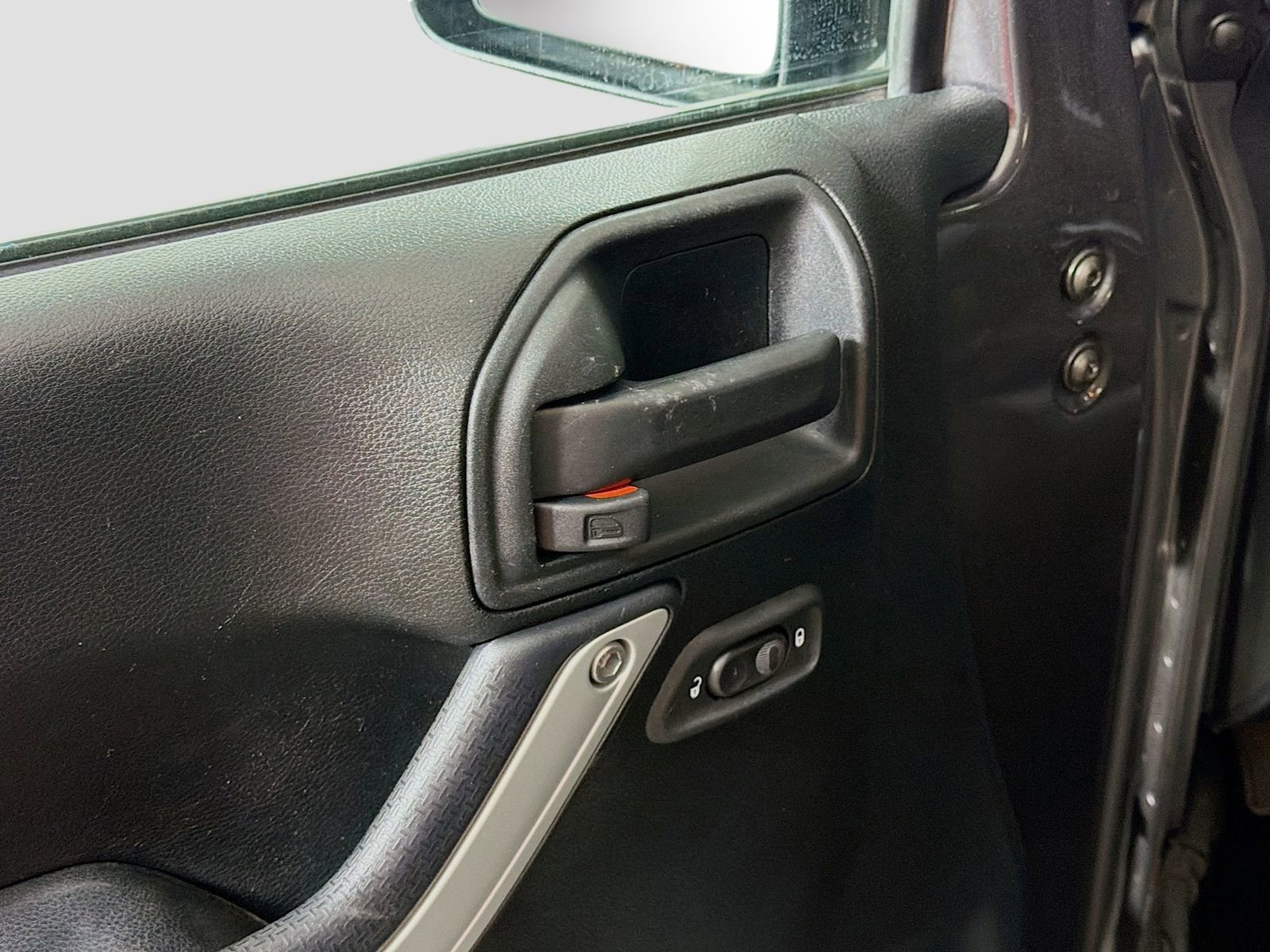 Used 2017 Jeep Wrangler Unlimited Sahara w/ Connectivity Group image 17