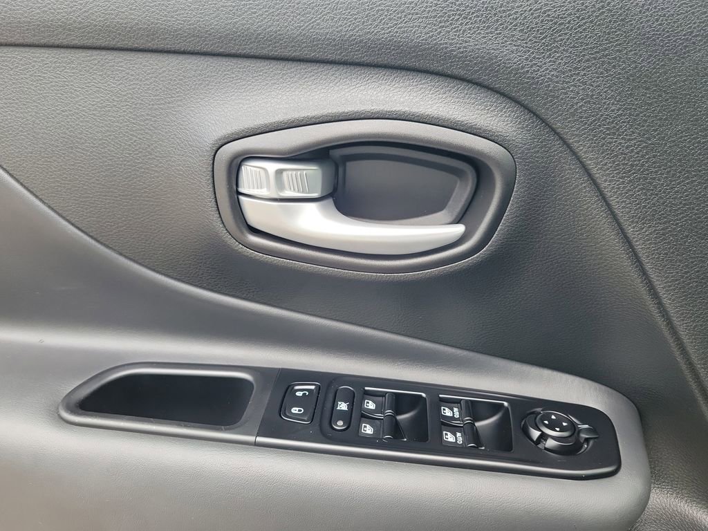 Used 2023 Jeep Renegade Latitude image 28