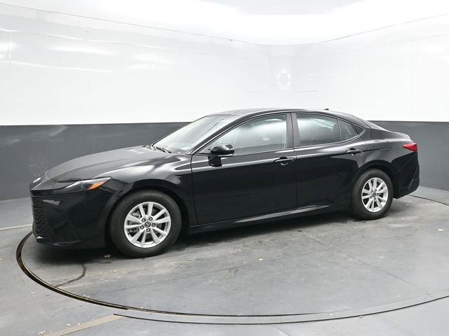 Used 2025 Toyota Camry LE image 3