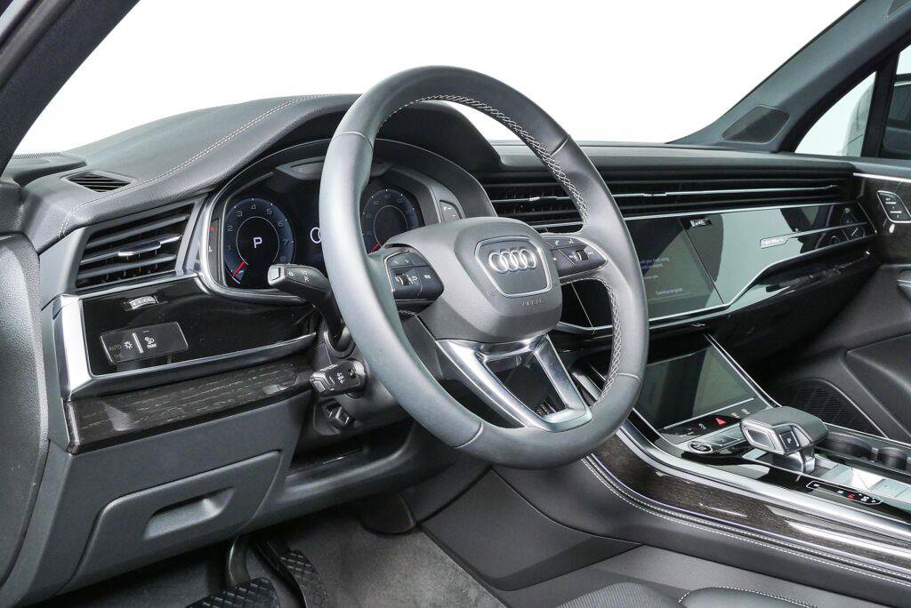 Used 2025 Audi Q7 3.0T Prestige AWD/4WD image 3