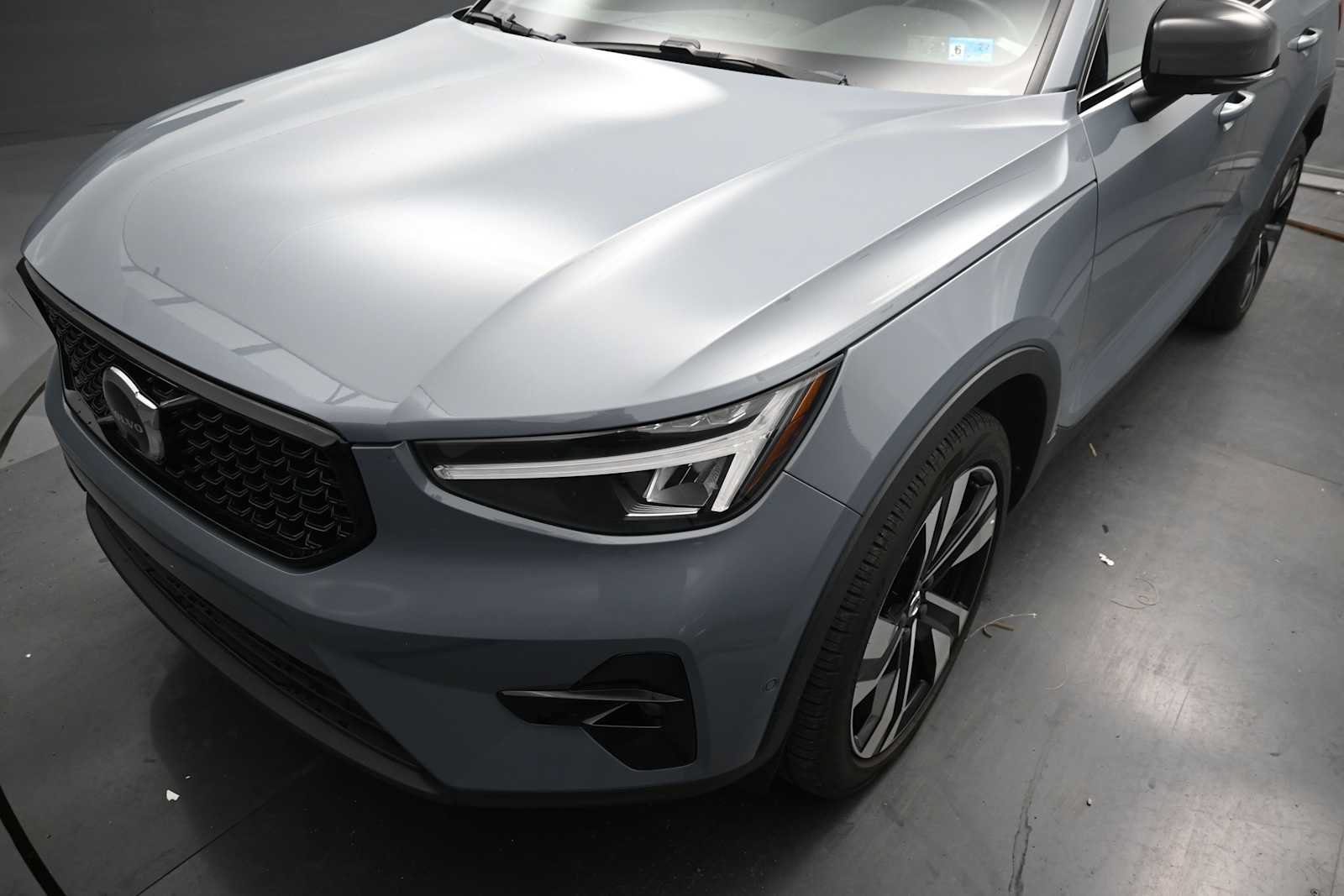 Used 2023 Volvo XC40 B5 Plus w/ Driver Assist Package AWD/4WD image 12