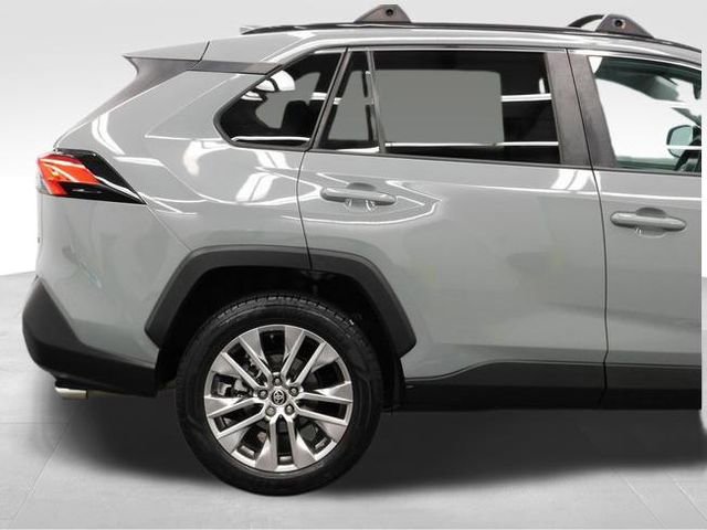 Used 2021 Toyota RAV4 XLE Premium image 13