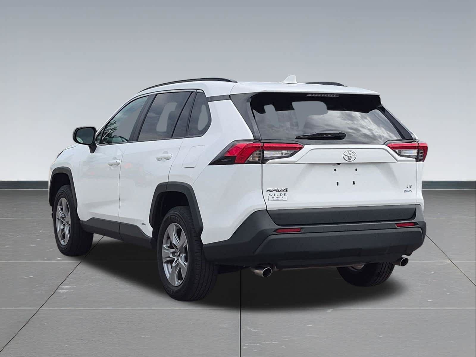 Used 2025 Toyota RAV4 LE AWD/4WD image 4